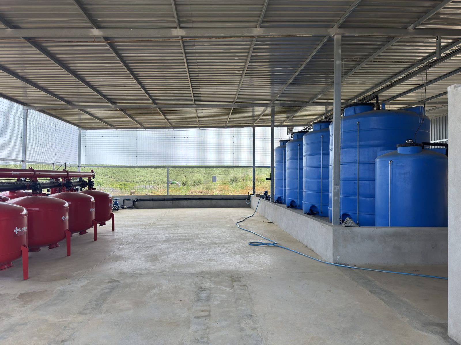 Cabeça do sistema de rega de 150 hectares de olival super-intensivo